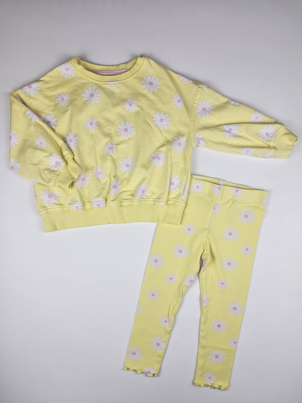5/$25 George Girls Yellow Daisy Sweatshirt & Leggings Set Size 3T